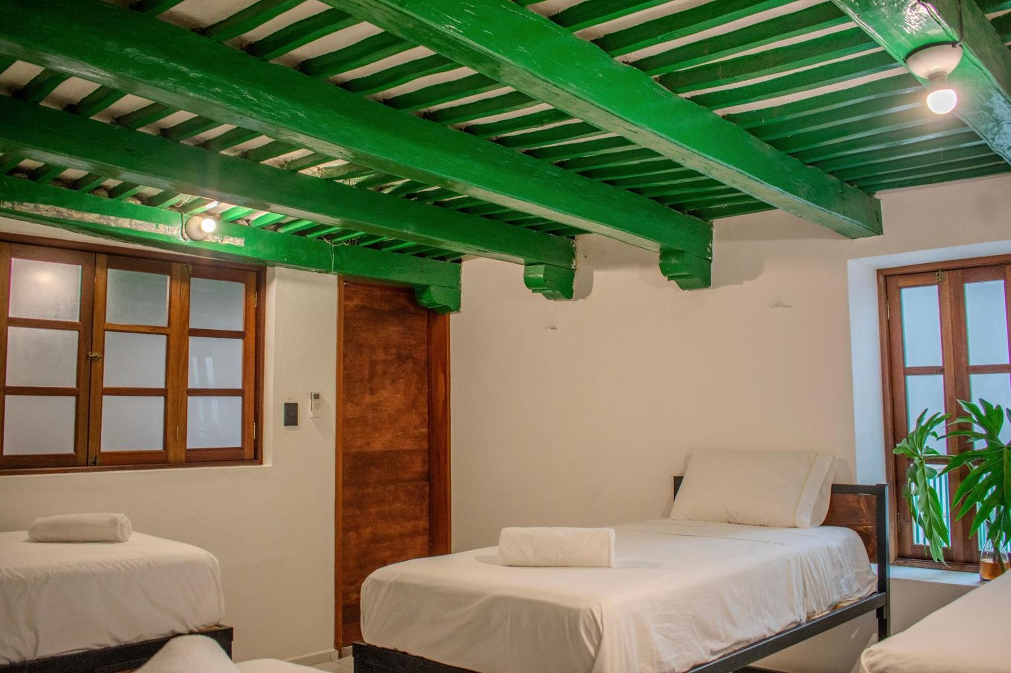 Cama individual en habitación compartida mixta